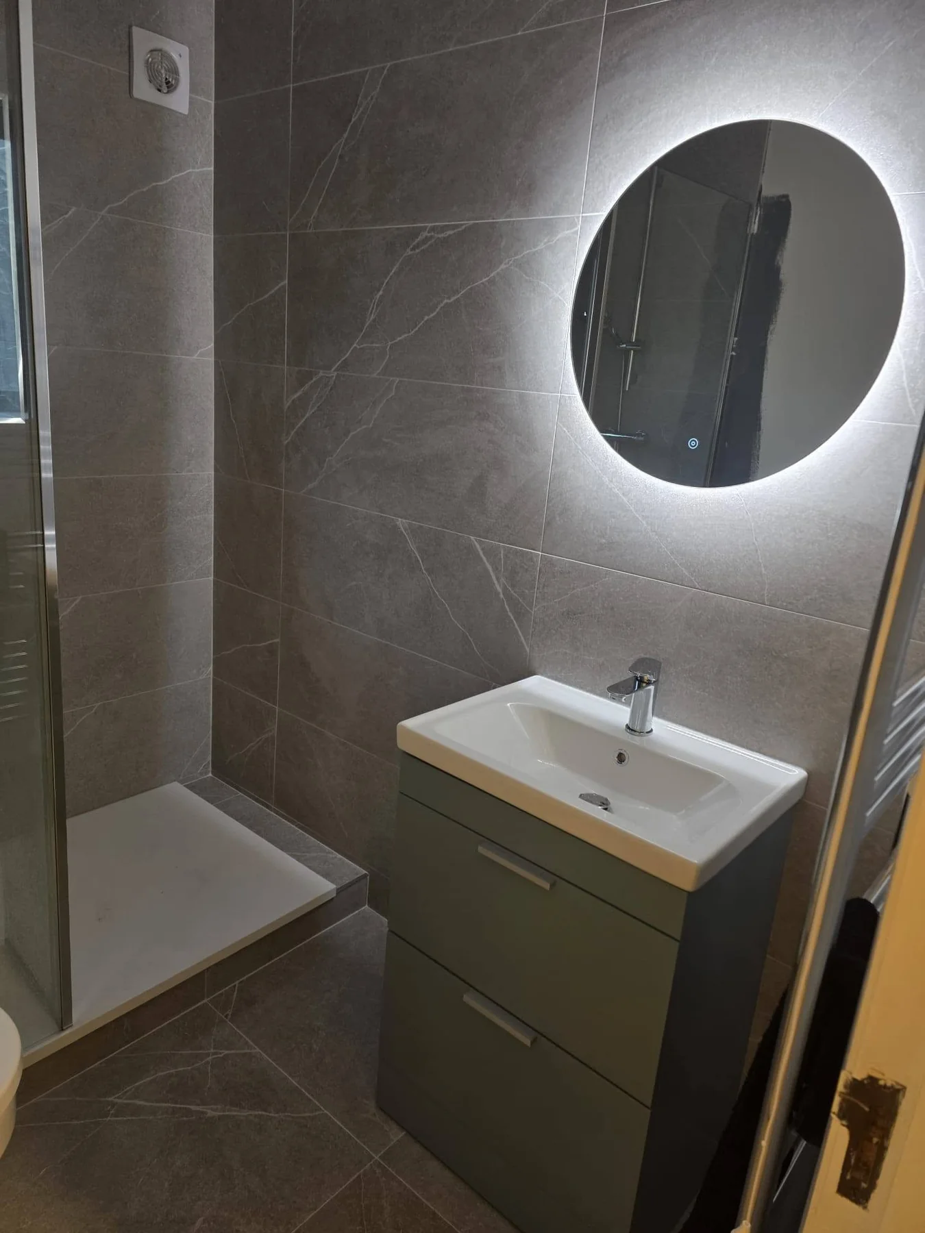 Completed wet rooms project by Luxeline Bathrooms